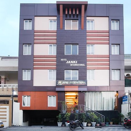 Hotel Janki International 3 Km From Kashi Vishwanath Temple Free Pickup From Railway Station فاراناسي المظهر الخارجي الصورة