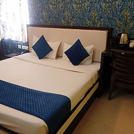 Hotel Janki International 3 Km From Kashi Vishwanath Temple Free Pickup From Railway Station فاراناسي المظهر الخارجي الصورة