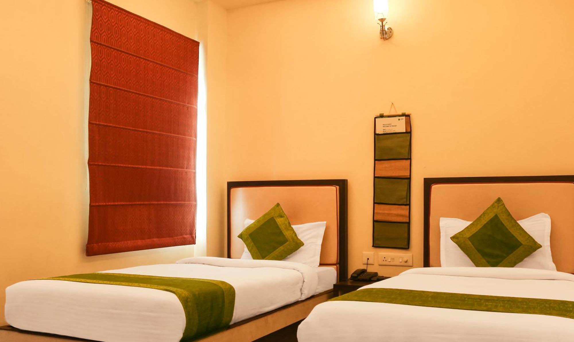 Hotel Janki International 3 Km From Kashi Vishwanath Temple Free Pickup From Railway Station فاراناسي المظهر الخارجي الصورة