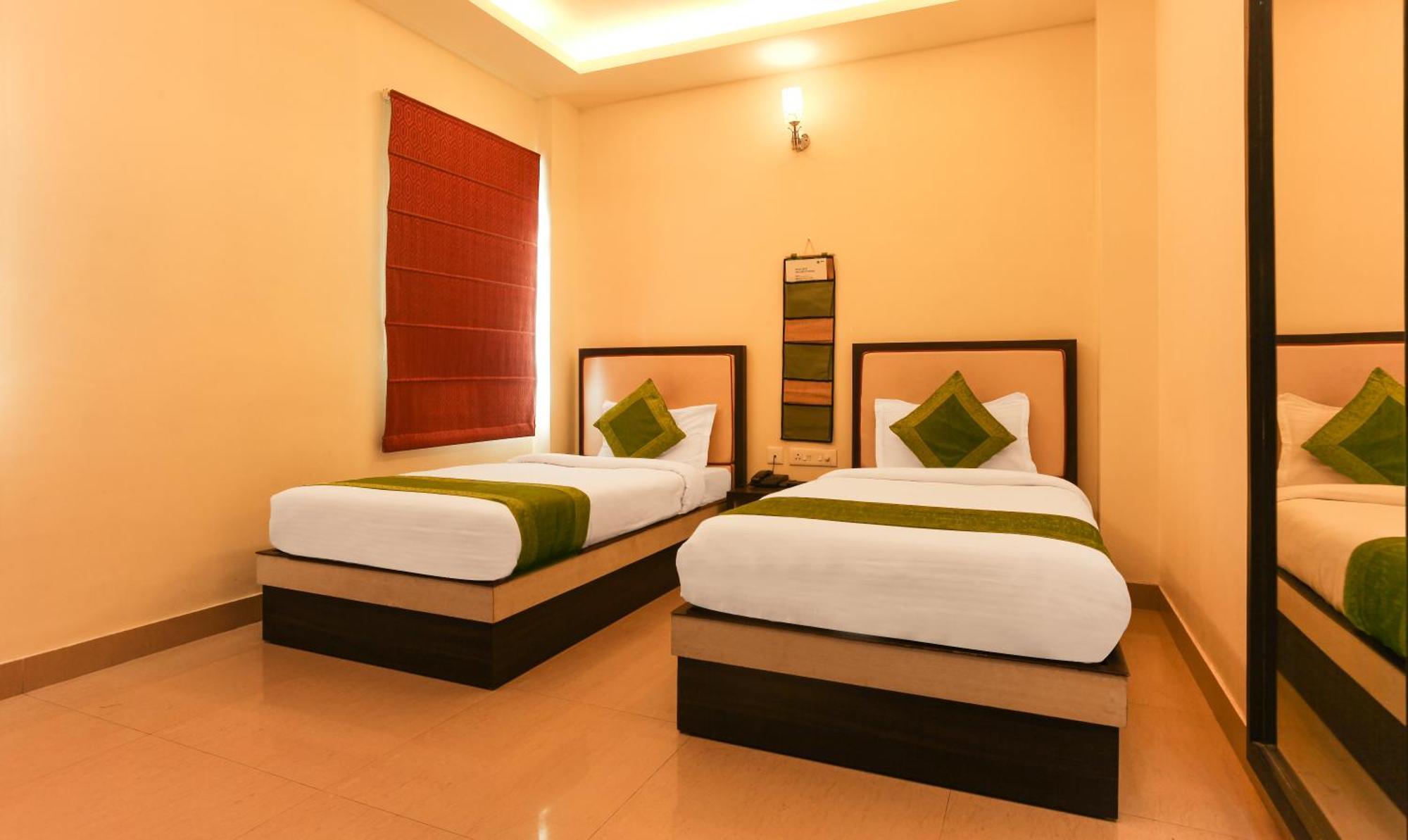 Hotel Janki International 3 Km From Kashi Vishwanath Temple Free Pickup From Railway Station فاراناسي المظهر الخارجي الصورة