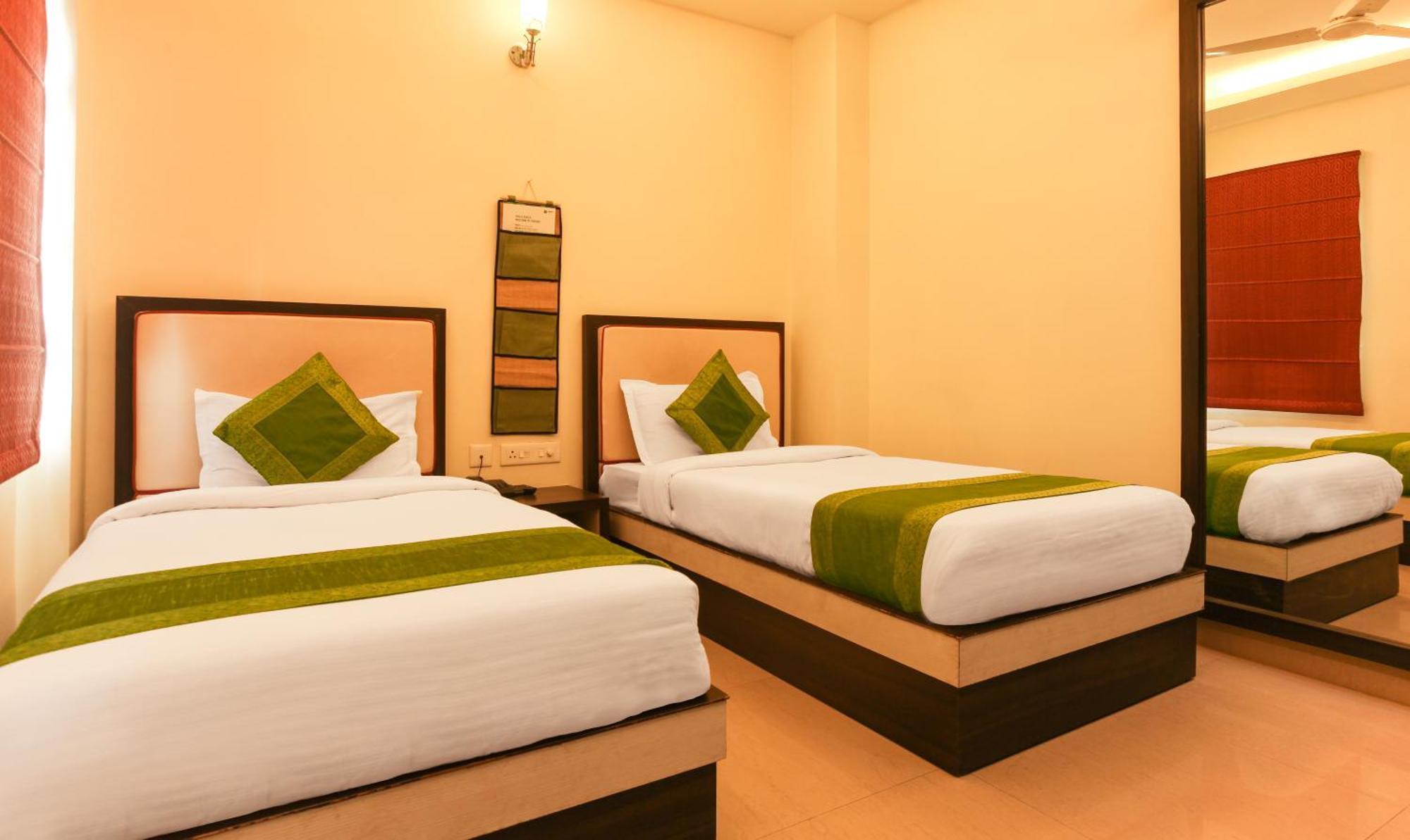 Hotel Janki International 3 Km From Kashi Vishwanath Temple Free Pickup From Railway Station فاراناسي المظهر الخارجي الصورة
