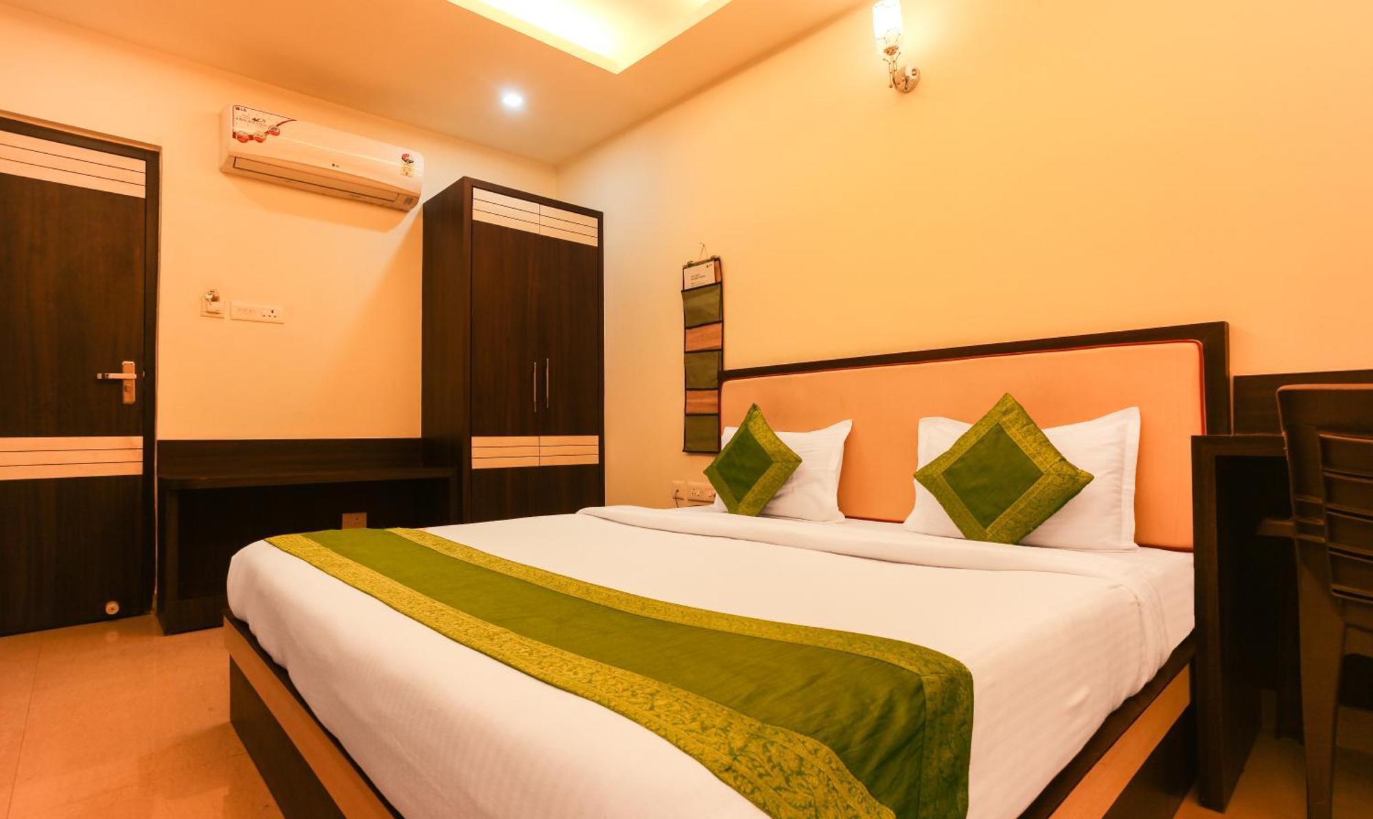 Hotel Janki International 3 Km From Kashi Vishwanath Temple Free Pickup From Railway Station فاراناسي المظهر الخارجي الصورة