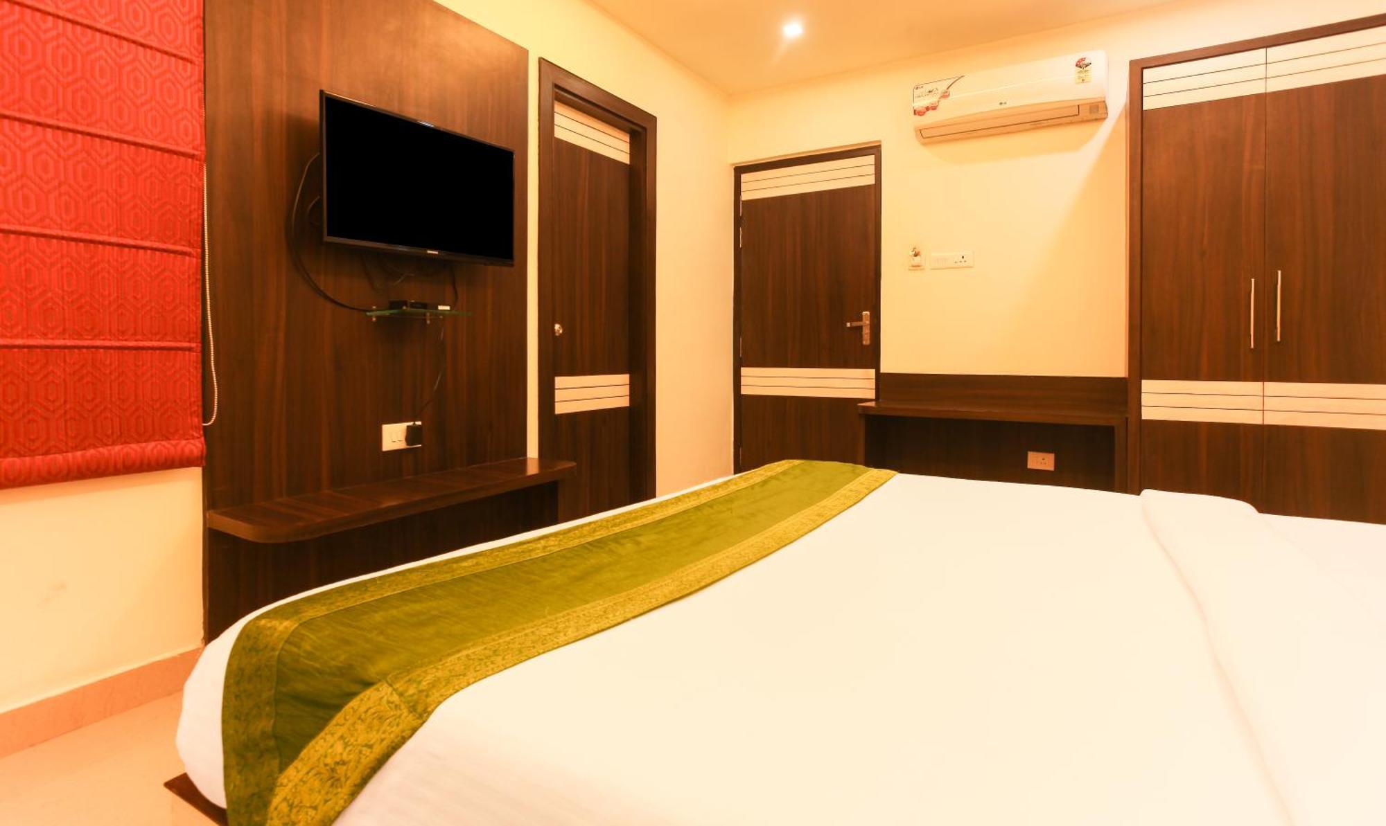 Hotel Janki International 3 Km From Kashi Vishwanath Temple Free Pickup From Railway Station فاراناسي المظهر الخارجي الصورة