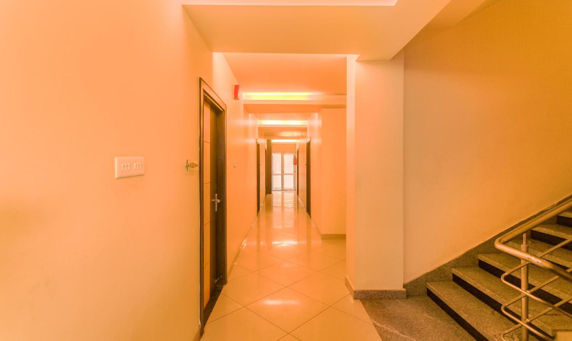 Hotel Janki International 3 Km From Kashi Vishwanath Temple Free Pickup From Railway Station فاراناسي المظهر الخارجي الصورة