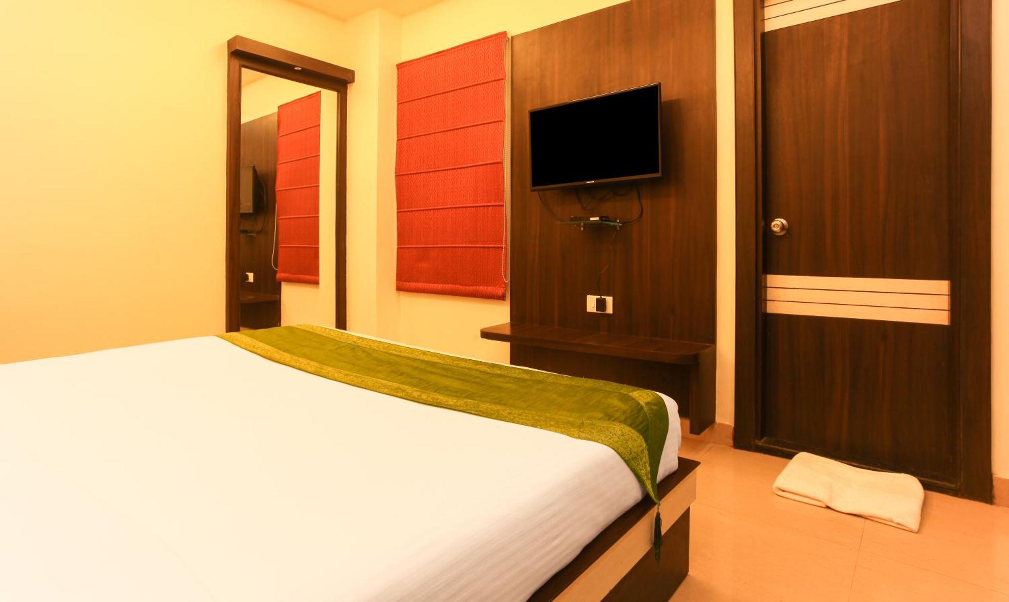 Hotel Janki International 3 Km From Kashi Vishwanath Temple Free Pickup From Railway Station فاراناسي المظهر الخارجي الصورة