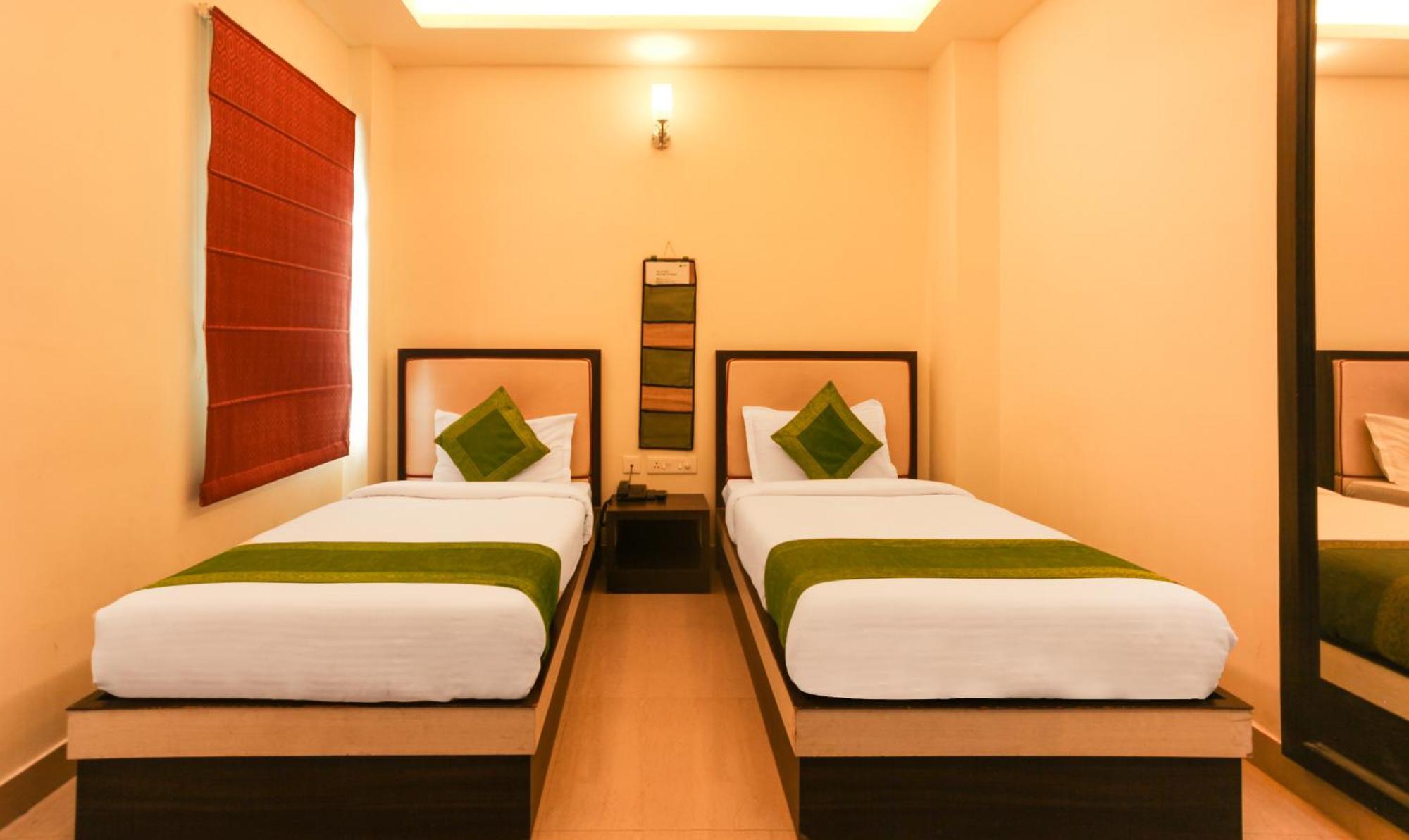 Hotel Janki International 3 Km From Kashi Vishwanath Temple Free Pickup From Railway Station فاراناسي المظهر الخارجي الصورة