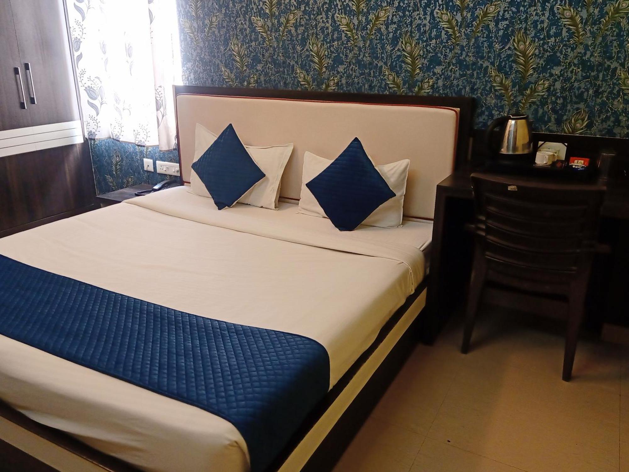 Hotel Janki International 3 Km From Kashi Vishwanath Temple Free Pickup From Railway Station فاراناسي المظهر الخارجي الصورة
