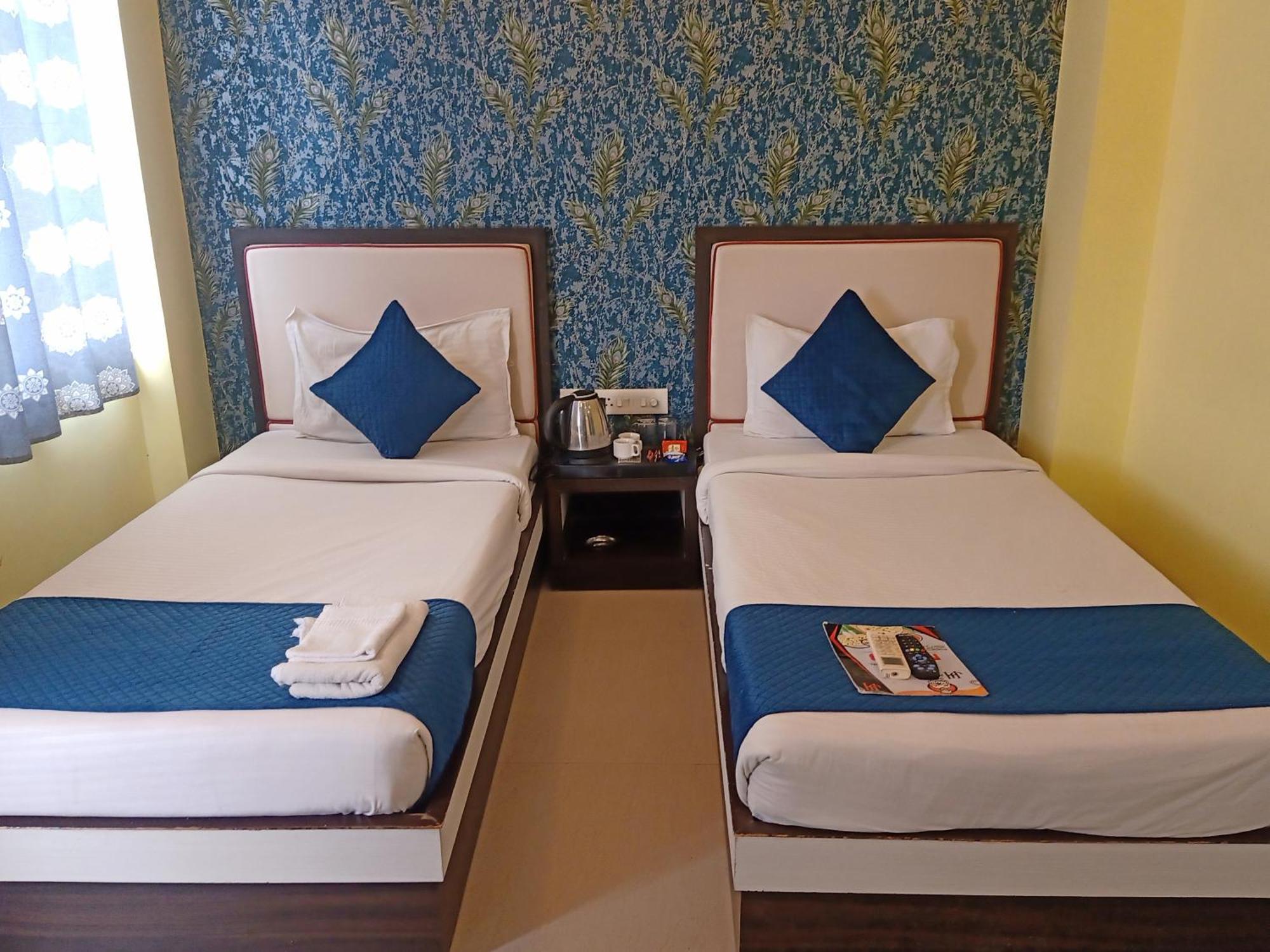 Hotel Janki International 3 Km From Kashi Vishwanath Temple Free Pickup From Railway Station فاراناسي المظهر الخارجي الصورة