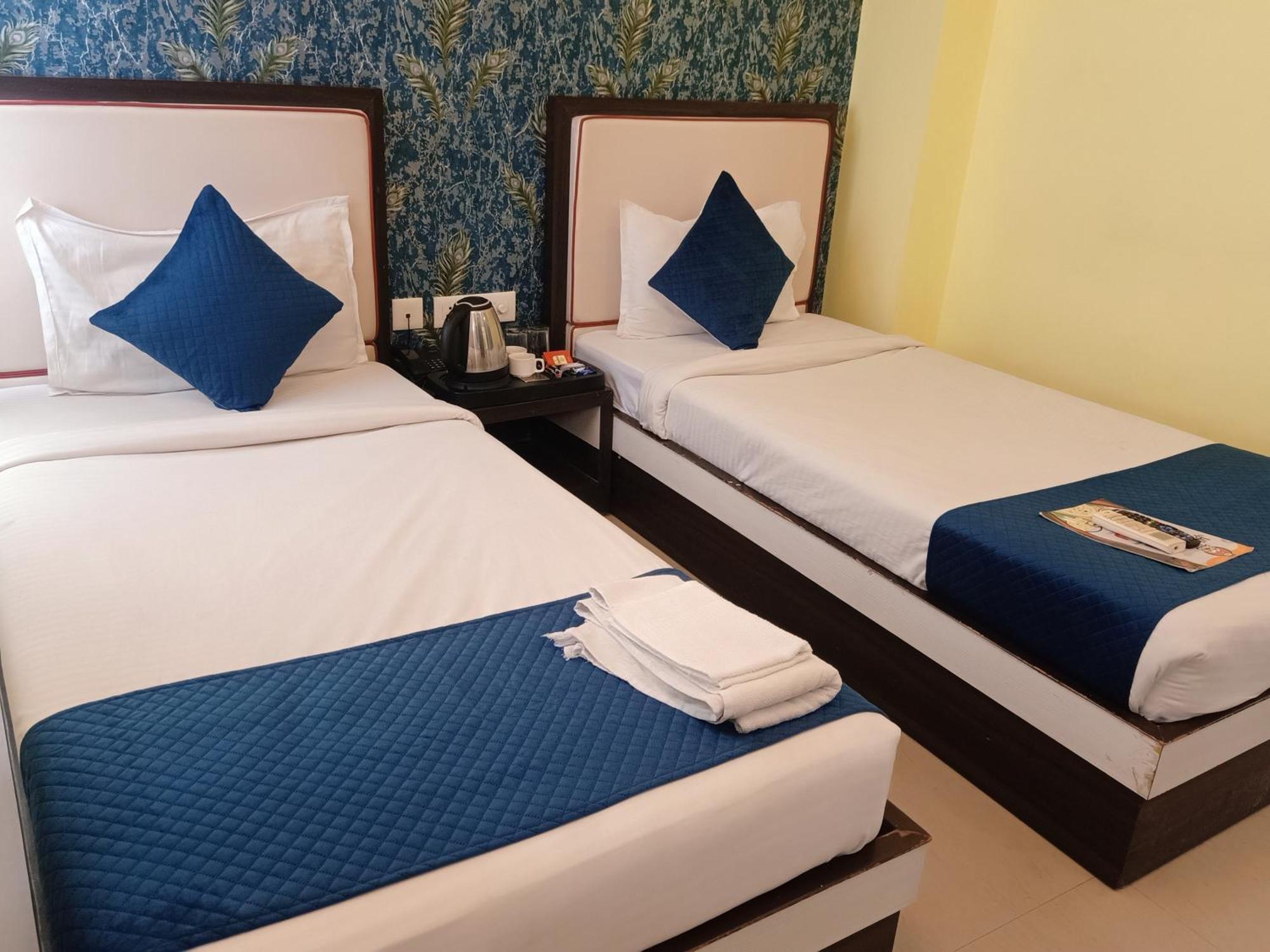 Hotel Janki International 3 Km From Kashi Vishwanath Temple Free Pickup From Railway Station فاراناسي المظهر الخارجي الصورة