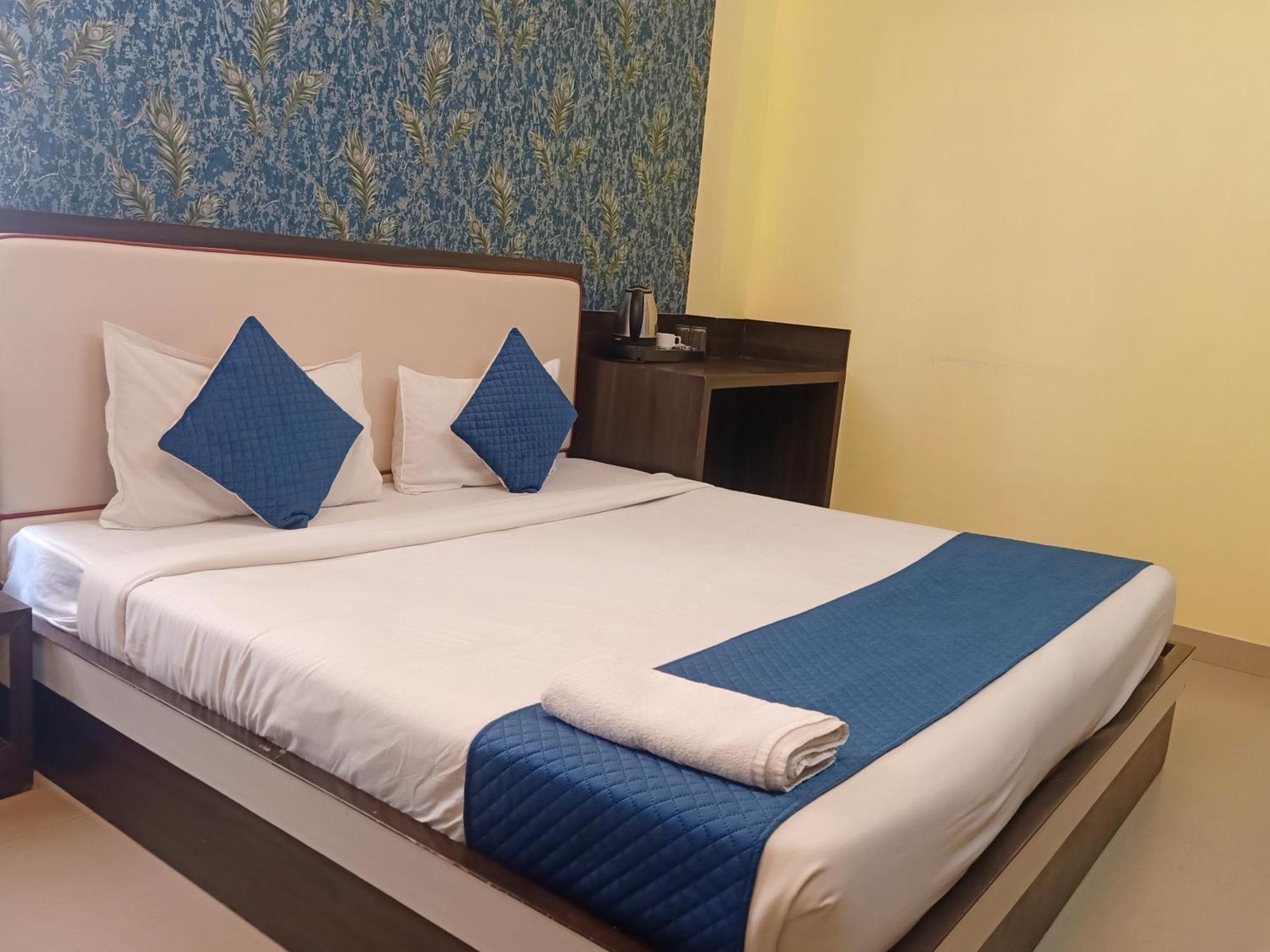 Hotel Janki International 3 Km From Kashi Vishwanath Temple Free Pickup From Railway Station فاراناسي المظهر الخارجي الصورة