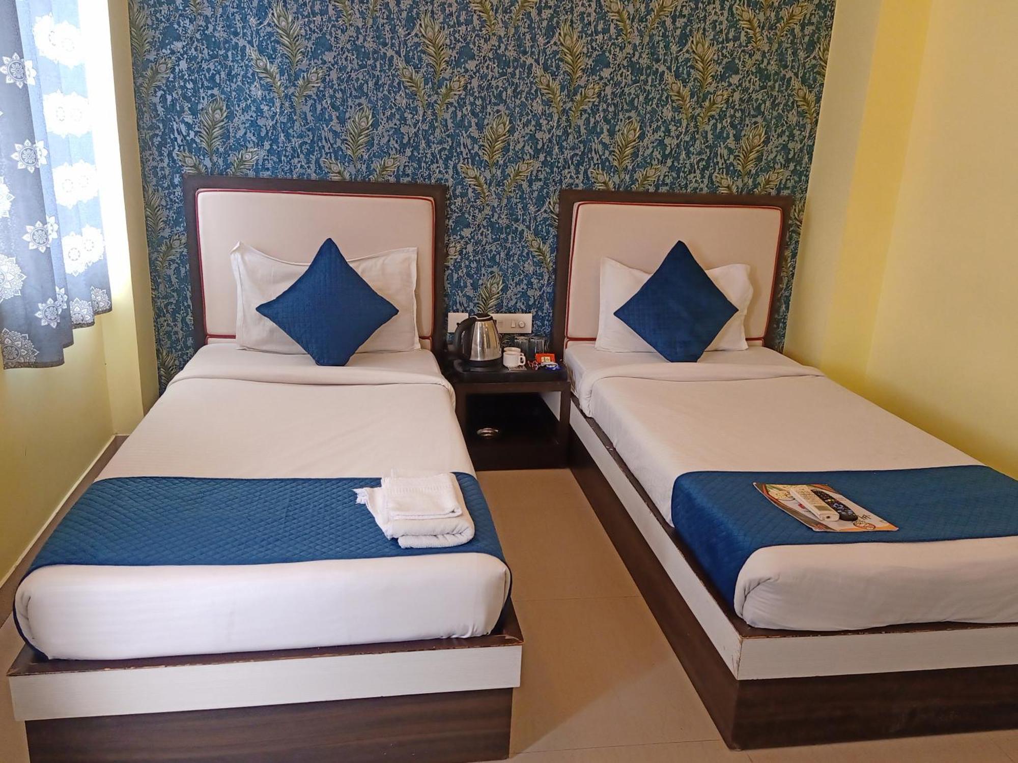 Hotel Janki International 3 Km From Kashi Vishwanath Temple Free Pickup From Railway Station فاراناسي المظهر الخارجي الصورة