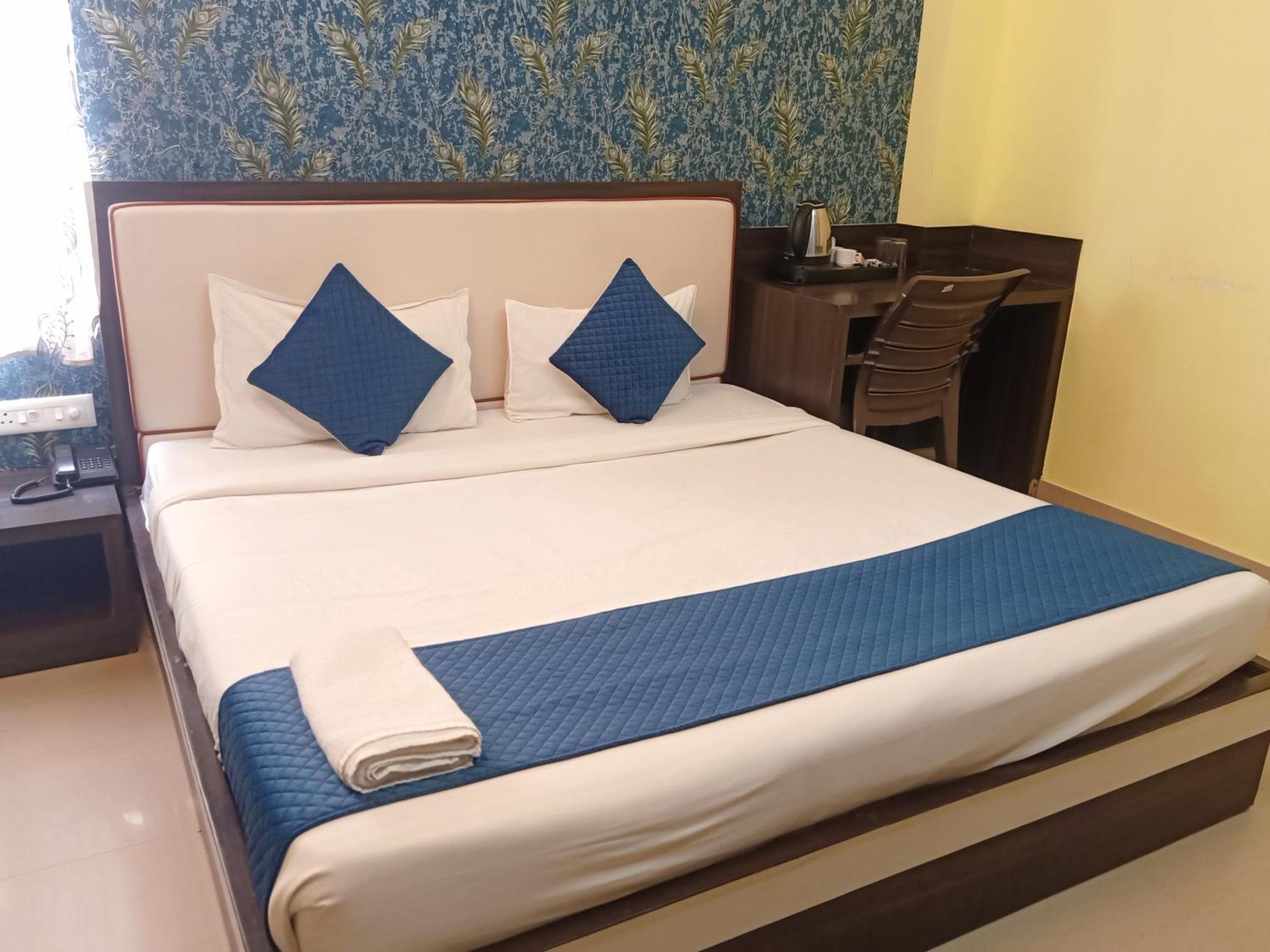 Hotel Janki International 3 Km From Kashi Vishwanath Temple Free Pickup From Railway Station فاراناسي المظهر الخارجي الصورة