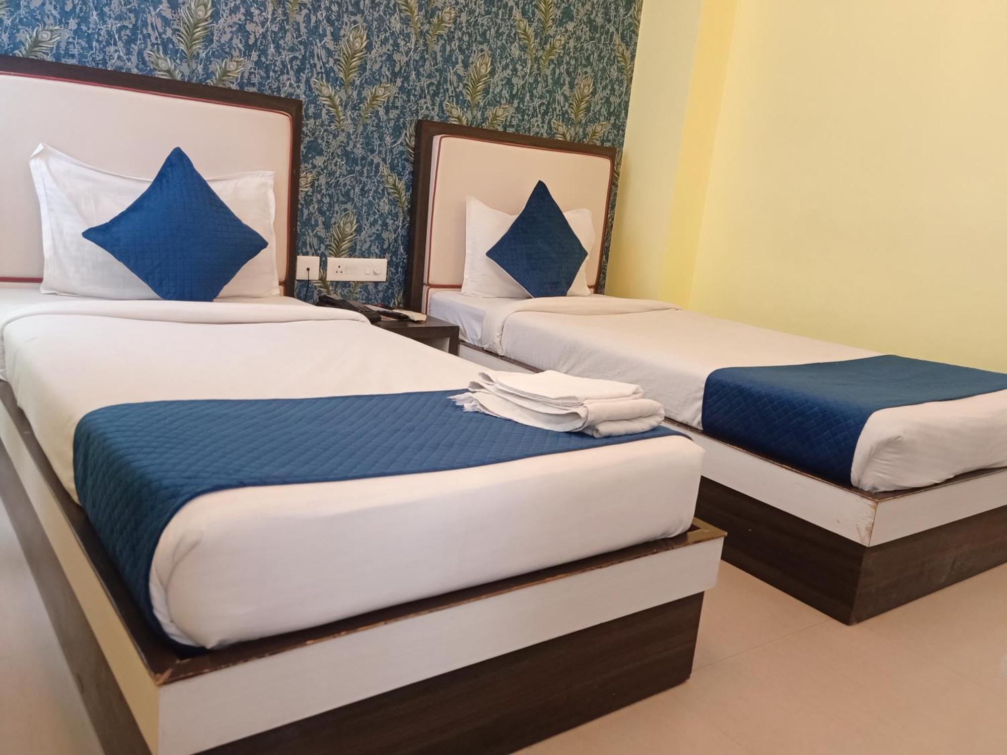 Hotel Janki International 3 Km From Kashi Vishwanath Temple Free Pickup From Railway Station فاراناسي المظهر الخارجي الصورة