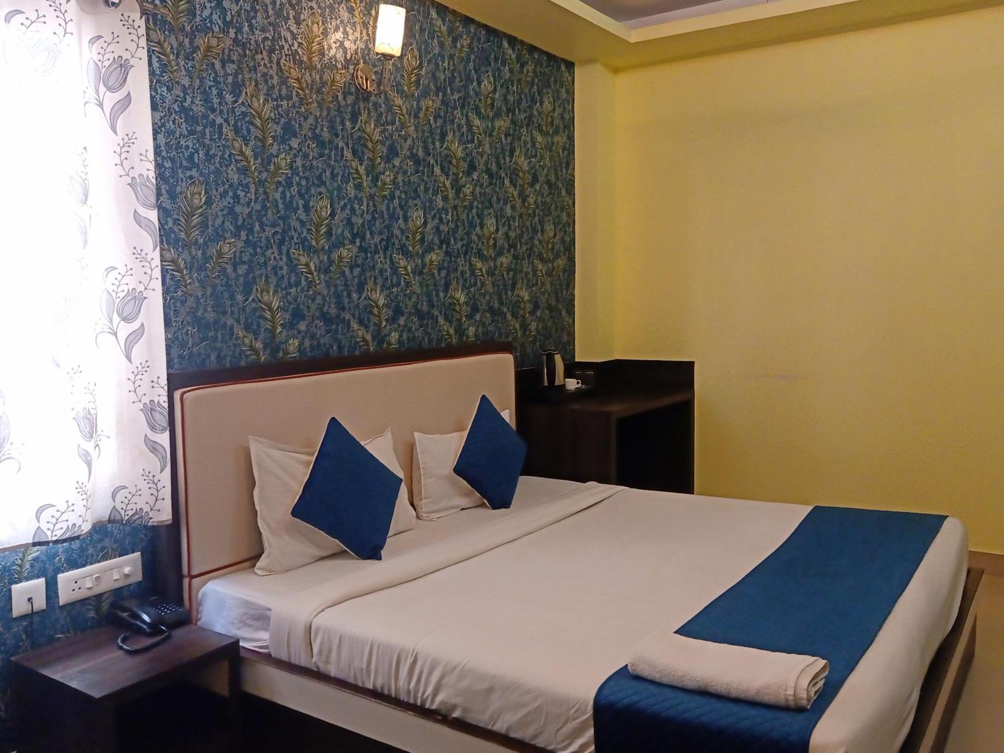 Hotel Janki International 3 Km From Kashi Vishwanath Temple Free Pickup From Railway Station فاراناسي المظهر الخارجي الصورة